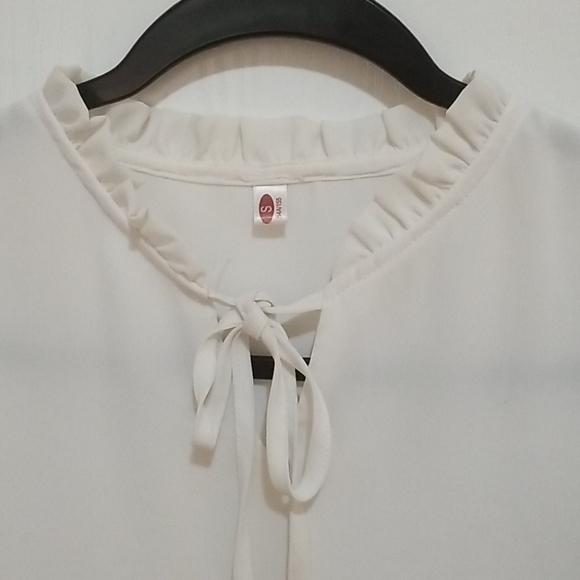 White blouse - Picture 4 of 5